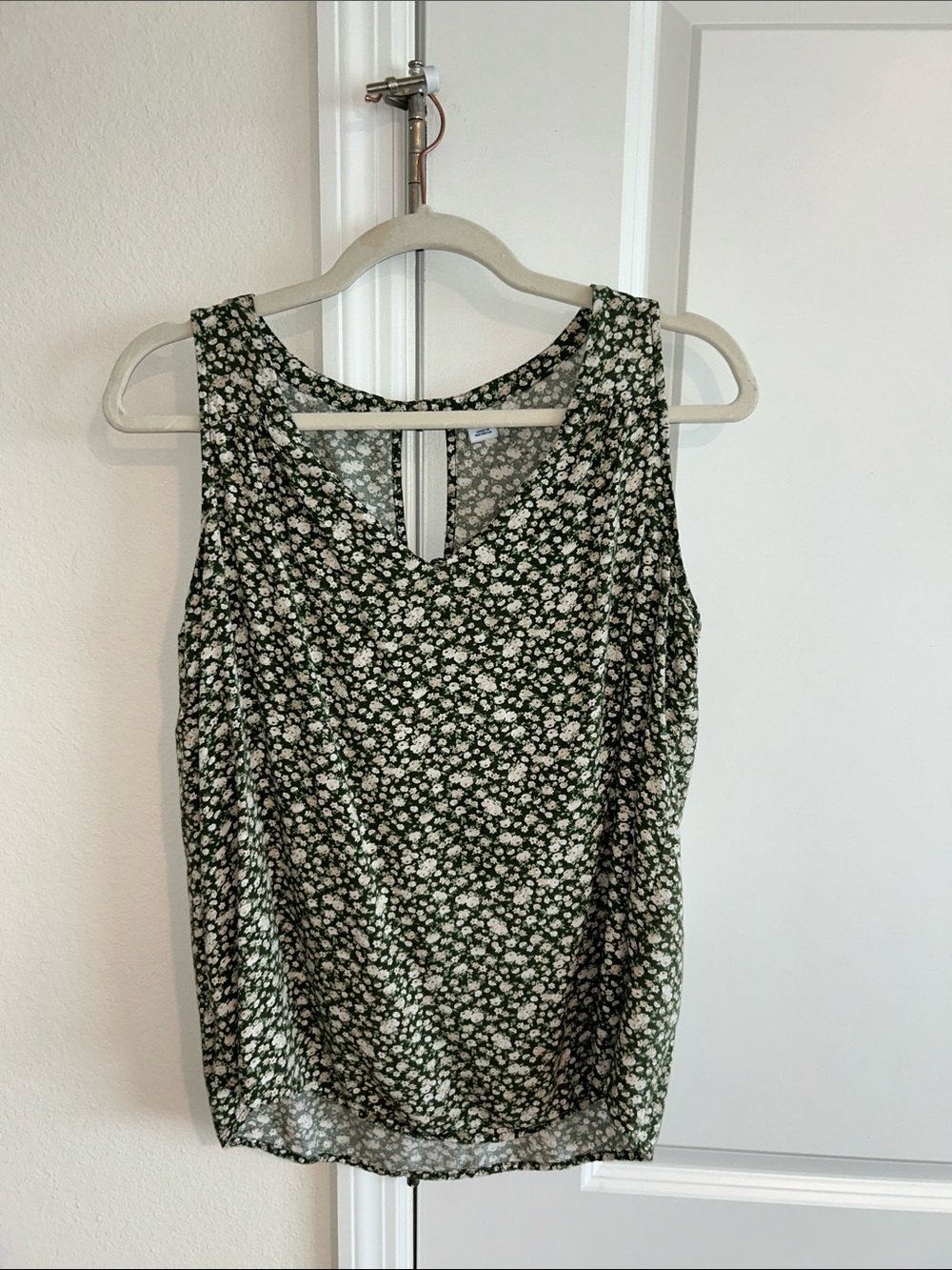 Old Navy Green and White Floral Tank Top Blouse Sexy Keyhole